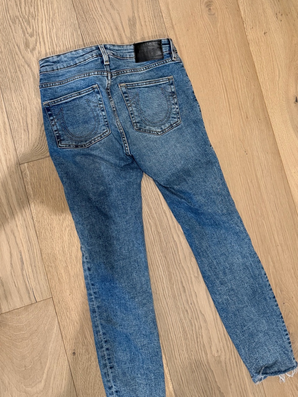 True Religion Women’s Low Waisted Classic Wash/ Size 26
